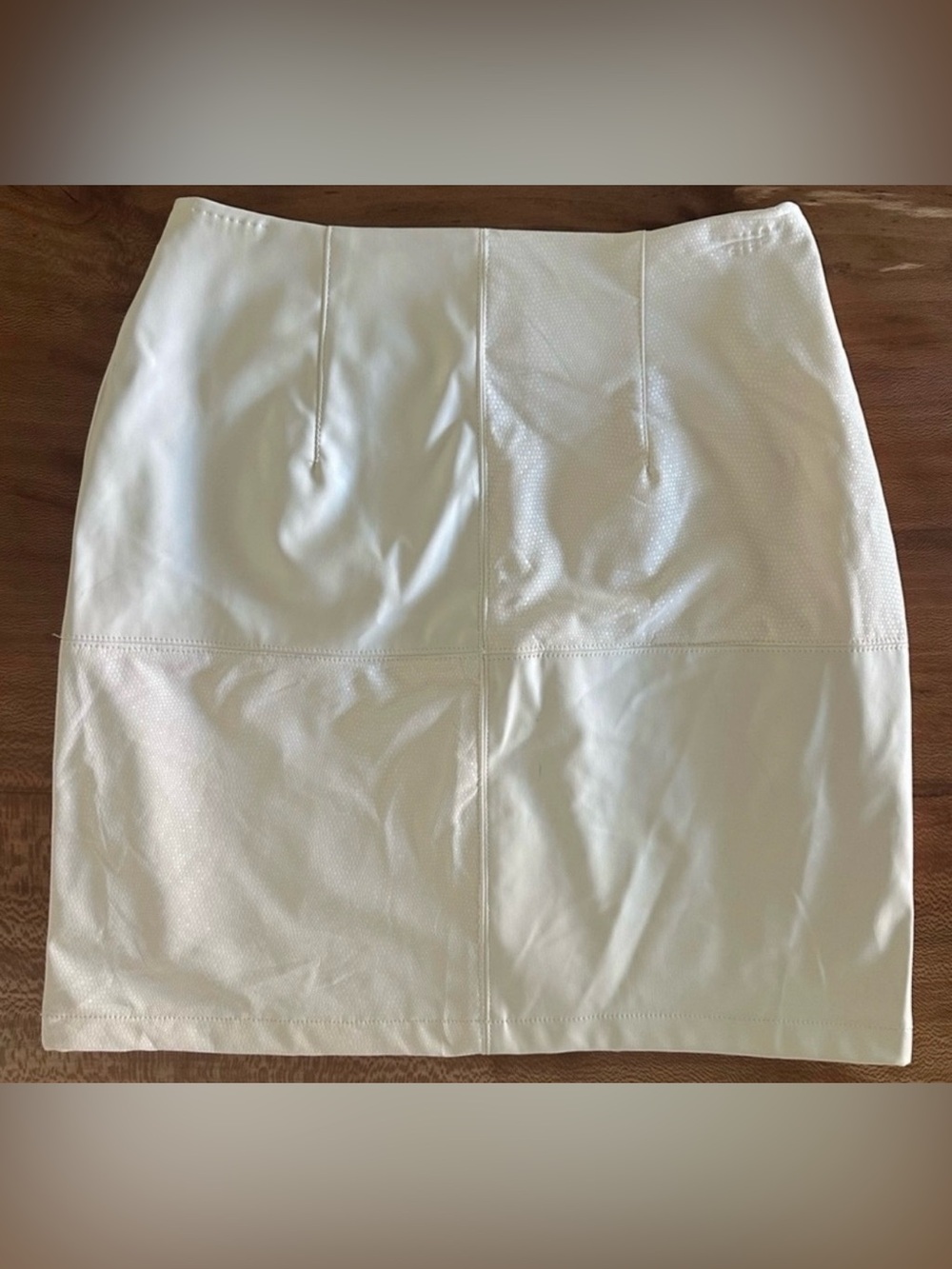 Entro Faux Leather Min Skirt Cream
Ivory | Size: Small